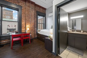 Iron/ironing board, free WiFi, bed sheets - Studio, Heart of D/T, near Discovery Museum, AT&T (Chattanooga)