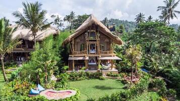 Family Villa, 2 Bedrooms, Balcony, Garden View | Living area