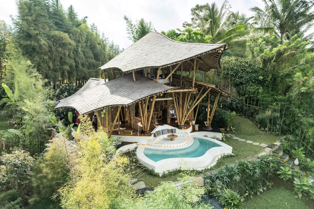 Grand Studio Suite, 1 Bedroom, Balcony, Garden View | Living area