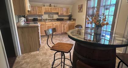 Countryside, tucked away behind the trees! Minutes from Nashville Speedway!