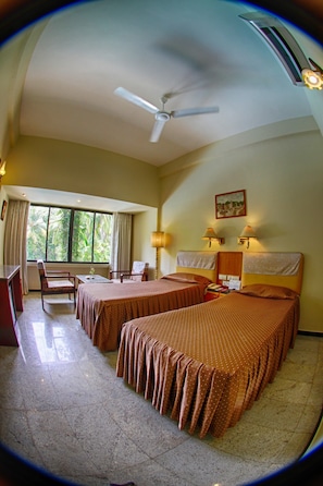 Doppel- oder Zweibettzimmer, Kanalblick