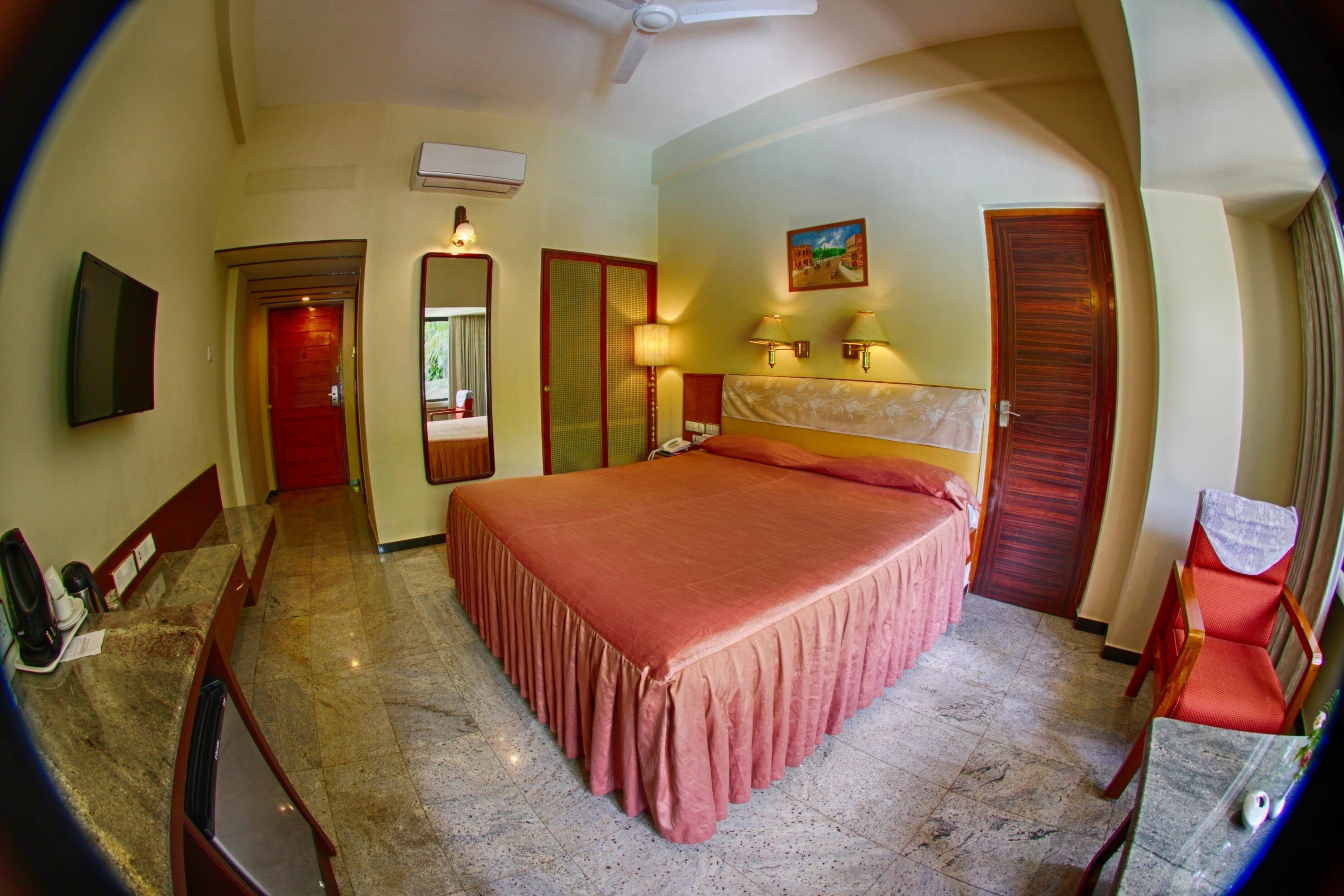 Doppel- oder Zweibettzimmer, Kanalblick