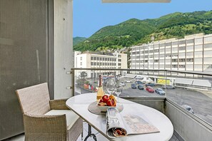 Outdoor dining - Locarno Centro Apartment, Locarno, Switzerland (Locarno)