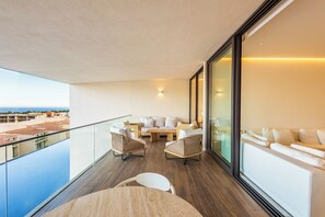 Unclassified image, 5 of 65, button