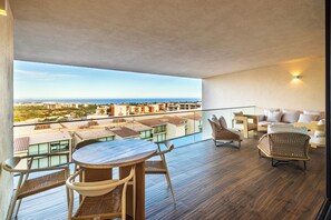 Unclassified image, 3 of 65, button