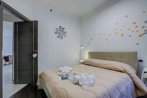 2 bedrooms, iron/ironing board, free WiFi, bed sheets - Asia Apartment Laveno Center, Laveno Mombello, Italy (Laveno Mombello)