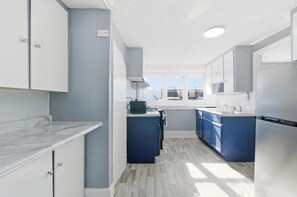 Unclassified image, 2 of 10, button