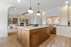 Unclassified image, 4 of 24, button