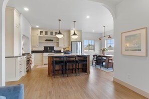 Unclassified image, 2 of 24, button