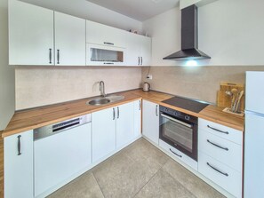 Fridge, oven, dishwasher, cookware/dishes/utensils - Apartment Marija by Interhome (Trogir/Seget Donji)