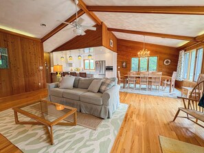 TV, ping pong - FUNNY DUCK - 4 BR Oceanside Home w/Private Pool (Duck)