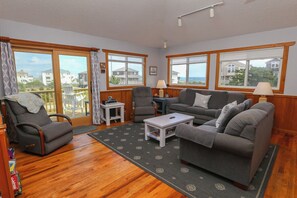 TV, DVD player, books - SNOW GOOSE - 4 BR Semi-Oceanfront Home, Just 1 Lot From The Ocean (Duck)