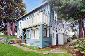 Exterior - Cozy home with full kitchen, fast wifi & easy beach access (Seattle)