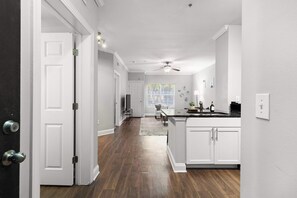 Interior - FIFA 26 Stylish Midtown 1BR Retreat with Pool and Gym (Atlanta)