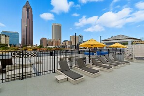 Terrace/patio - FIFA 26 Stylish Midtown 1BR Retreat with Pool and Gym (Atlanta)