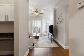 Interior - FIFA 26 Modern 1BR Midtown • Pool • Gym • Parking (Atlanta)