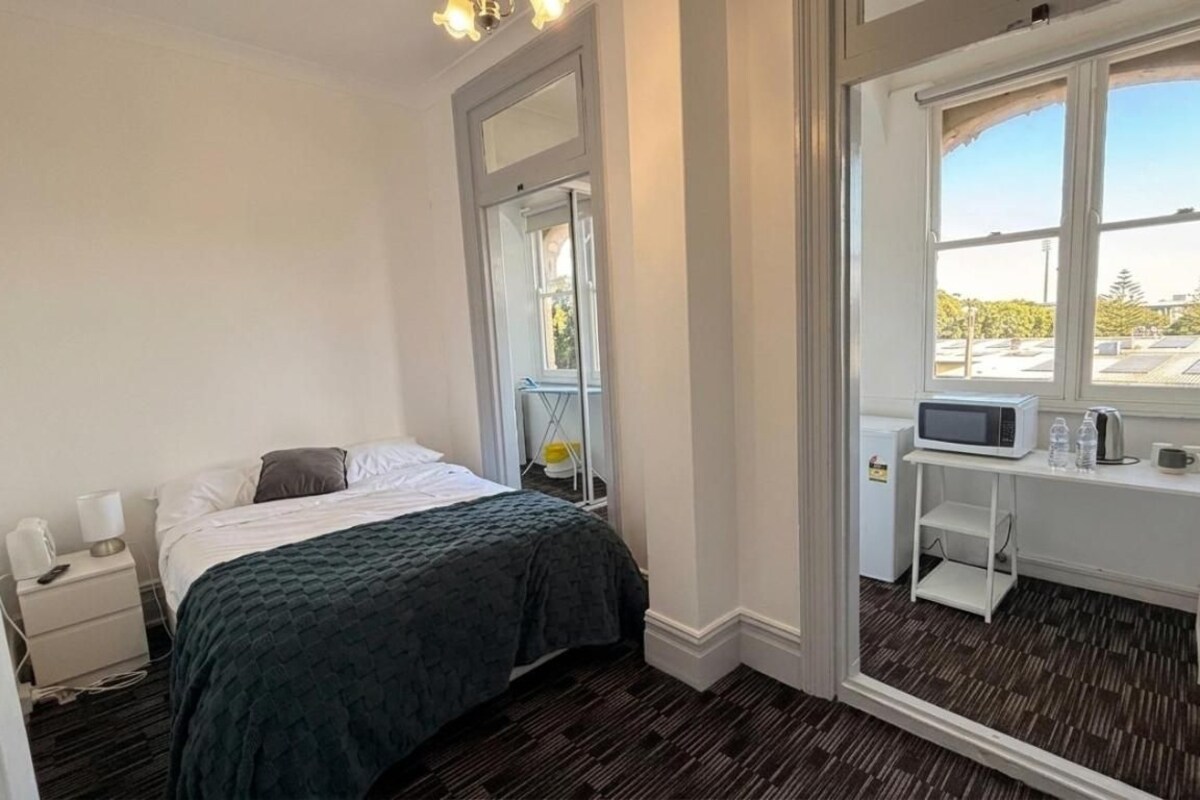 Superior Double Room with Shared Bathroom | WiFi (free)
