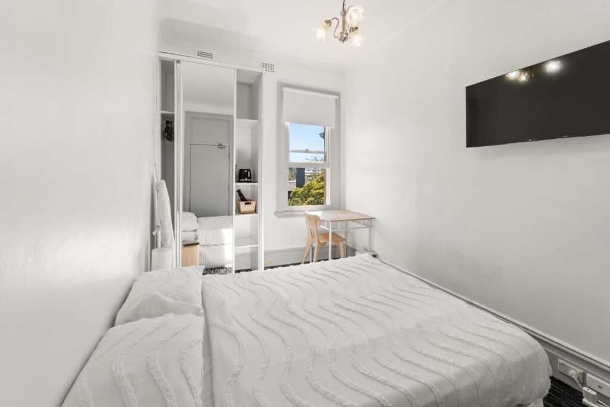Basic Studio, City View | WiFi (free)