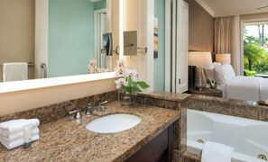 Regadera, tina de hidromasaje, secadora de cabello, toallas