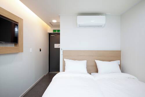 Twin Room, Non Smoking, Private Bathroom