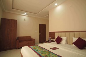 Desk, laptop workspace, iron/ironing board, free WiFi - Aureva Kamla Heritage (Amer)