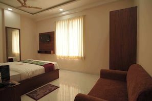 Desk, laptop workspace, iron/ironing board, free WiFi - Aureva Kamla Heritage (Amer)