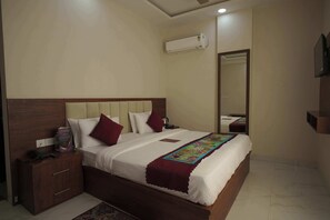 Habitación Deluxe | Escritorio y espacio para trabajar con un portátil