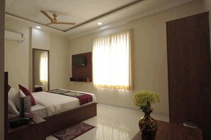 Desk, laptop workspace, iron/ironing board, free WiFi - Aureva Kamla Heritage (Amer)