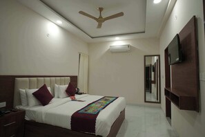 デスク、ノートパソコン用作業スペース、アイロン / アイロン台、WiFi (無料)