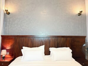 1 habitación, tabla de planchar con plancha, internet y ropa de cama 