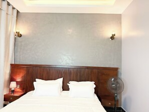 1 habitación, tabla de planchar con plancha, internet y ropa de cama 