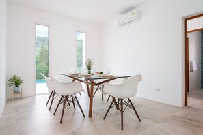 Dining - Private 3BR Sunset Pool Villa, 500 Mbps WiFi, Secluded & Family-Friendly (Koh Samui)