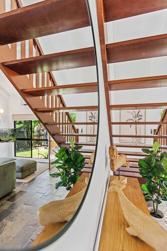 Spacious Whitfield Townhouse w/ Private Garden & BBQ