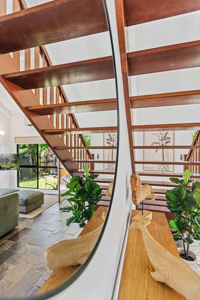 Spacious Whitfield Townhouse w/ Private Garden & BBQ