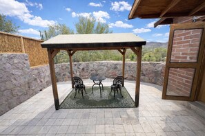 Unclassified image, 3 of 18, button