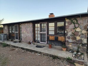 Exterior - Desert Serenity Private Patio Mountain View 1BR (Tucson)