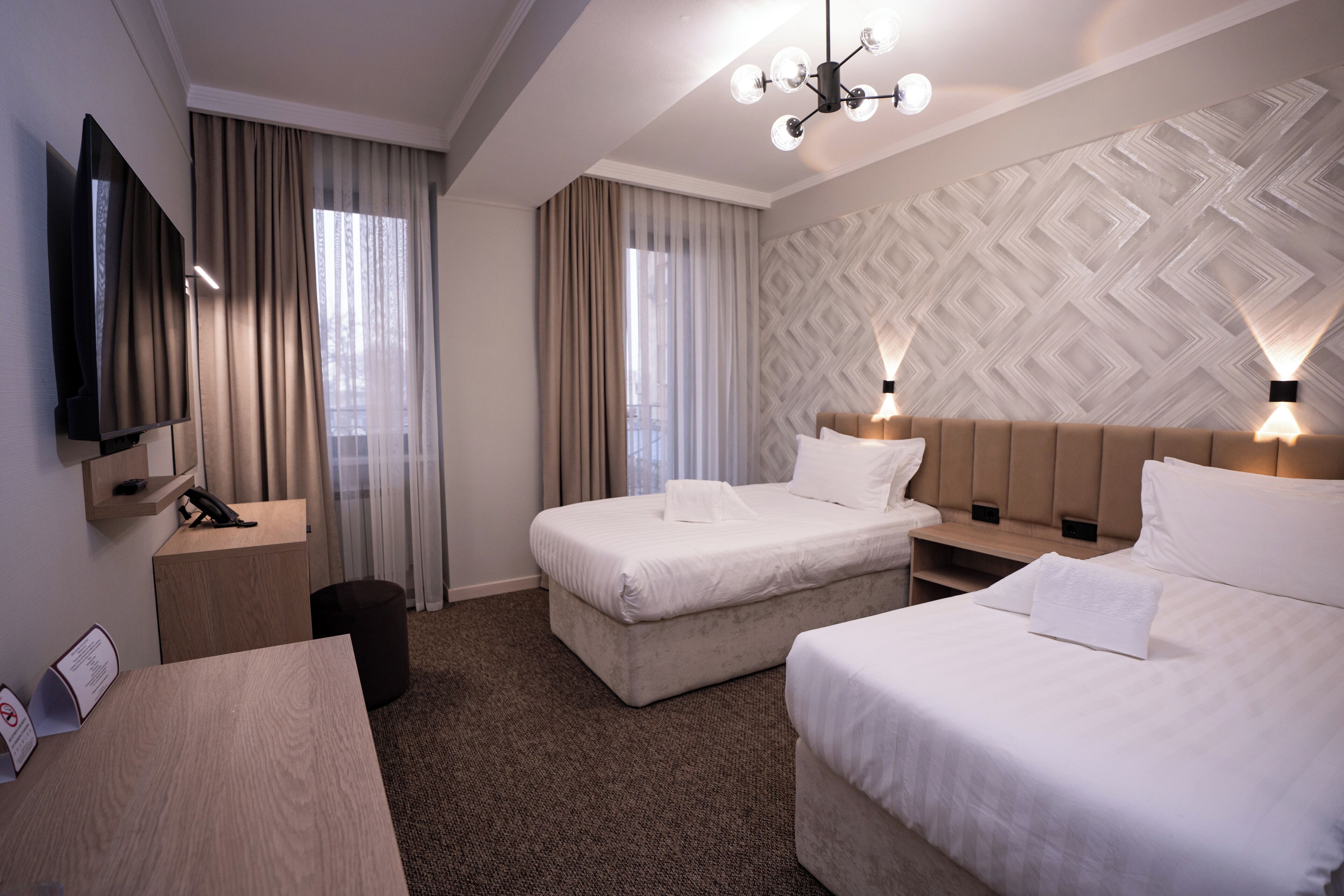 Safe på rommet, strykejern/-brett og wi-fi (inkludert)