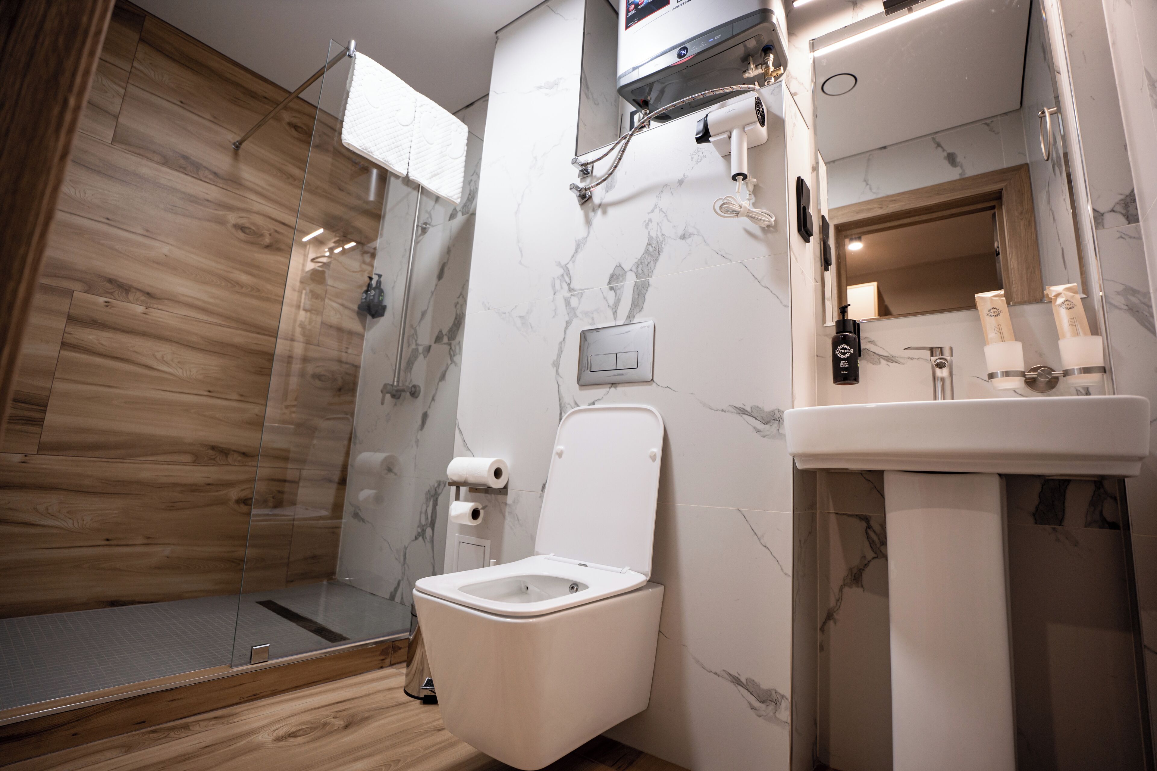 Tomannsrom – standard, byutsikt | Bad | Badekar og tøfler