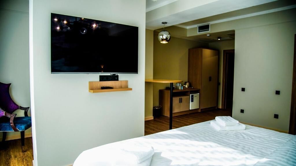 Luxury Suite, City View | In-room safe, iron/ironing board, free WiFi