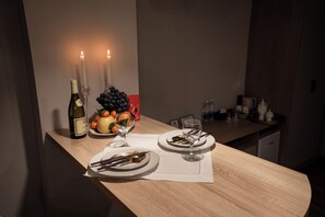 Suite luxueuse, vue sur la ville | Coffre-fort, système d’insonorisation, fer et planche à repasser