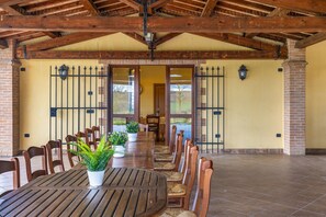 Dining - Spacious villa with private pool and panoramic views of the Umbrian hills, just 15 minutes from Todi (Collazzone)
