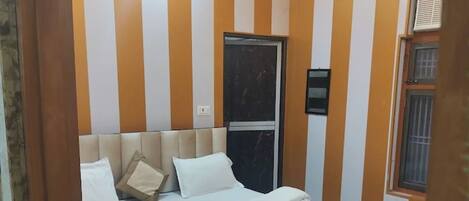 Double Room | Desk, soundproofing, free WiFi