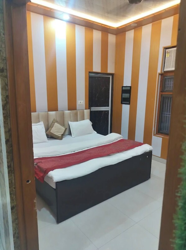 Double Room | Desk, soundproofing, free WiFi - Hotel Maa Sharda palace  (Ayodhya)