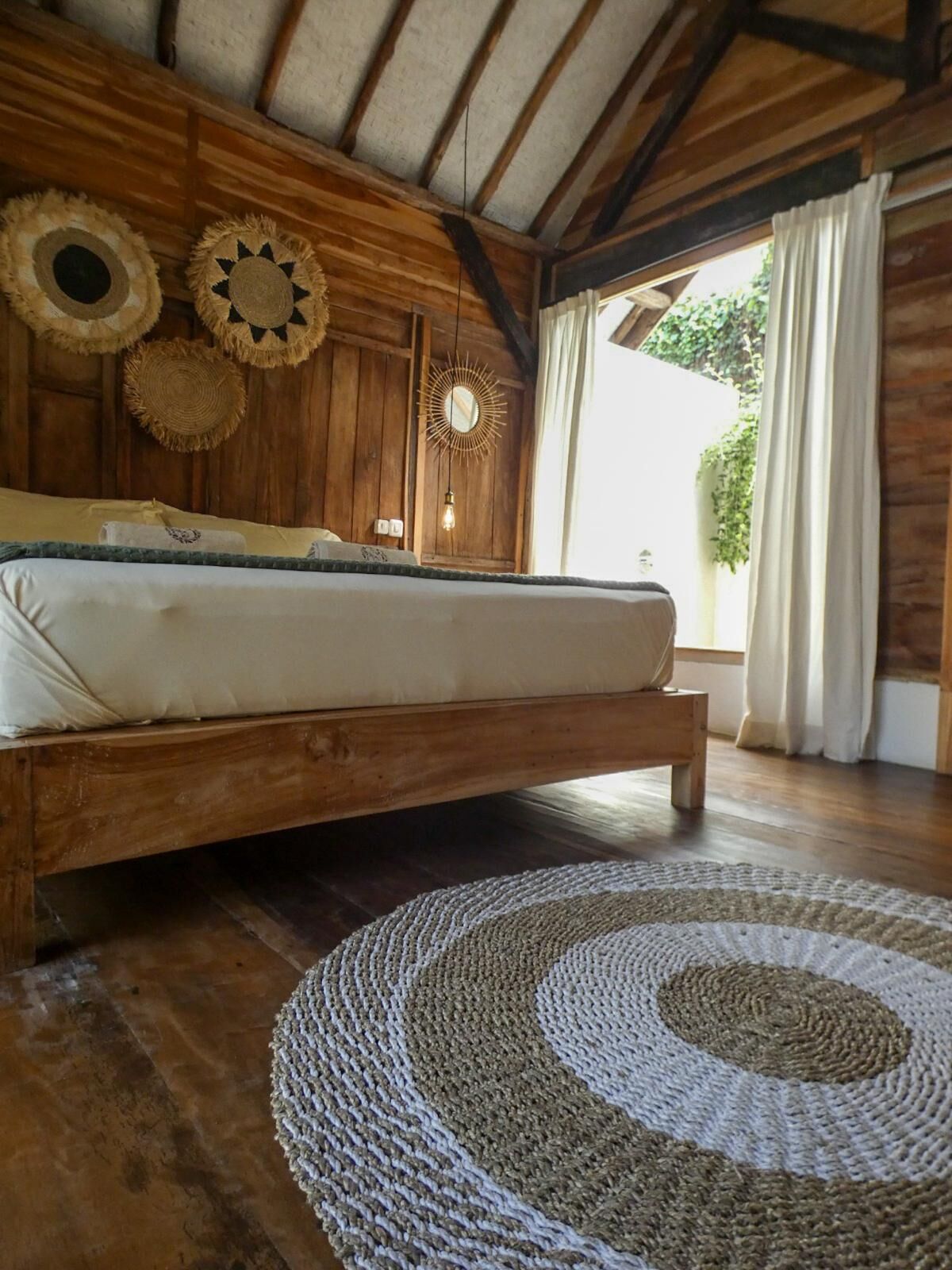 Double Room, Balcony, Pool View | Meja, Wi-fi percuma 