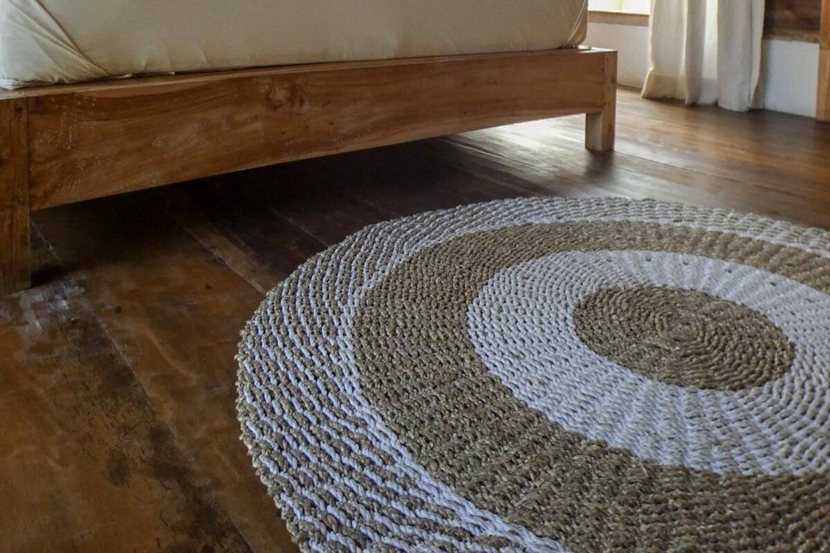 Double Room, Balcony, Pool View | Meja, Wi-fi percuma