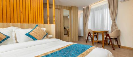 Apartamento Confort, 1 cama doble, balcón, vistas a la ciudad | Caja fuerte y wifi gratis