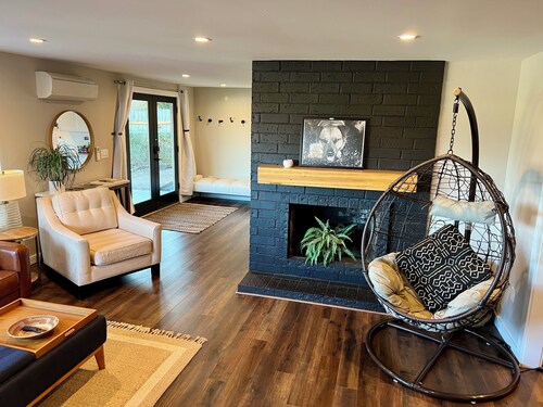 Stunning Views! - 3 Bedroom Hideaway with King Bed - Lower Unit of a Duplex