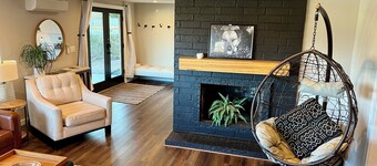 Stunning Views! - 3 Bedroom Hideaway with King Bed - Lower Unit of a Duplex