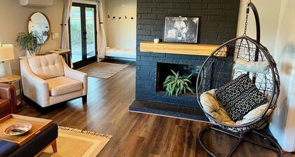Stunning Views! - 3 Bedroom Hideaway with King Bed - Lower Unit of a Duplex