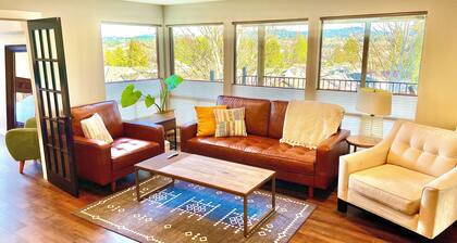 Stunning Views! - 3 Bedroom Hideaway with King Bed - Lower Unit of a Duplex